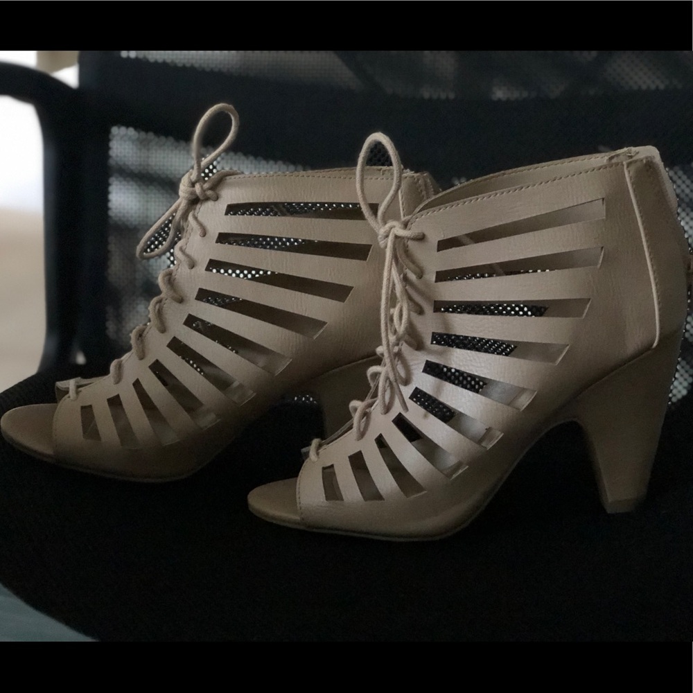 Fashionable heels 👠